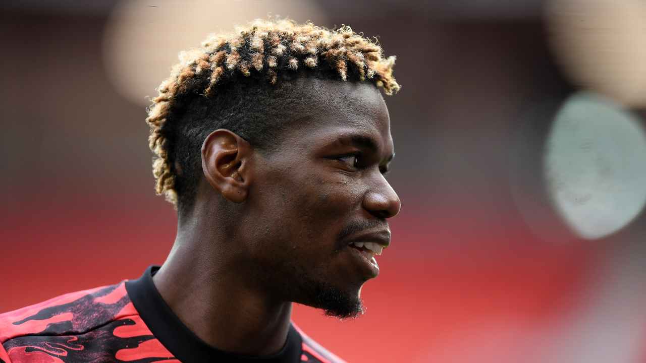 Calciomercato Juventus, 'assist' per Pogba | Striscione contro il francese