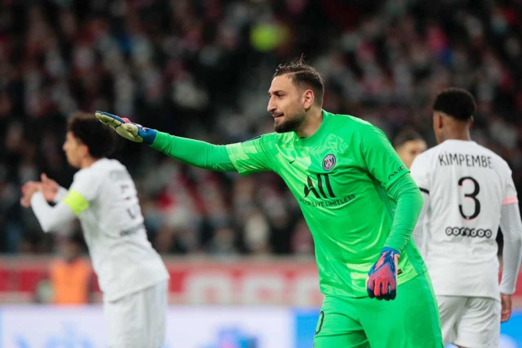 Furia su Donnarumma in Francia