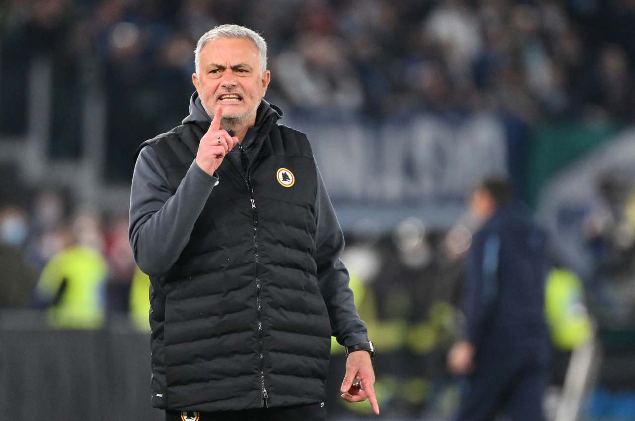 La Roma perde un titolare contro la Samp: battibecco Mourinho-giornalista