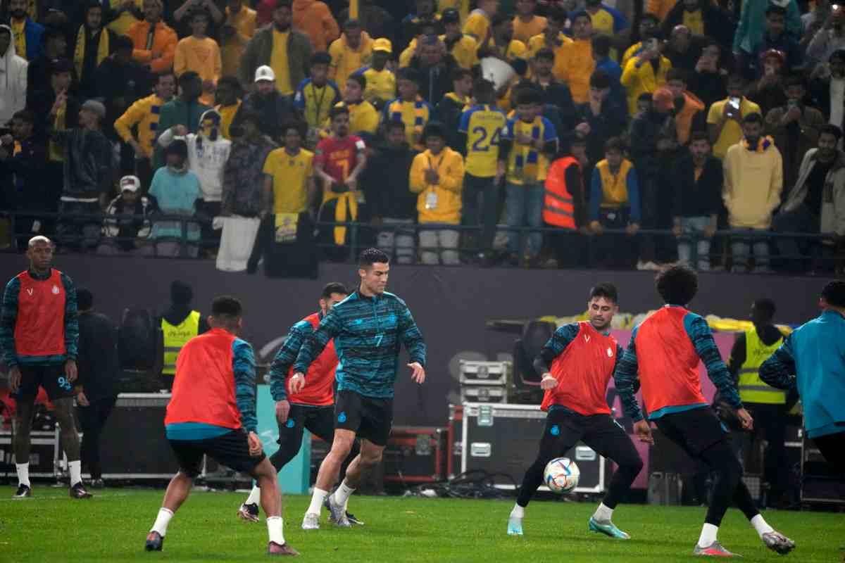 L'Al-Nassr attende Cristiano Ronaldo e intanto viene rinviata la partita: si giocherà domani 