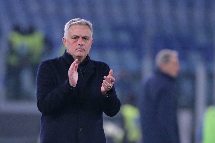 Roma, l'annuncio sul futuro di Mourinho