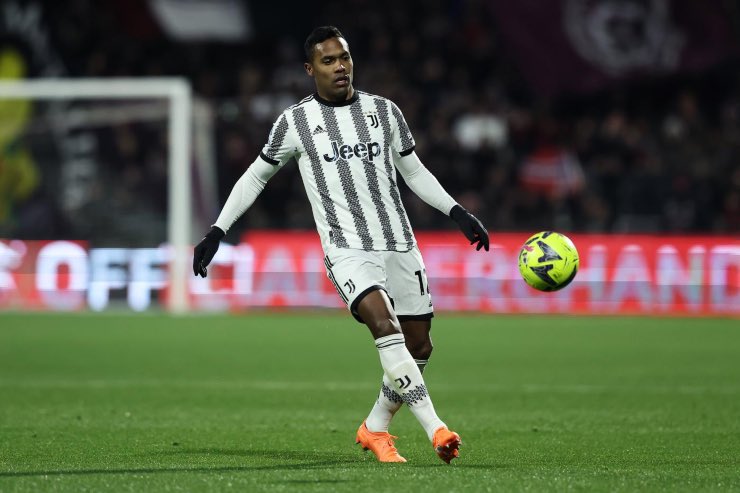 Alex Sandro criticato durante Juve-Torino