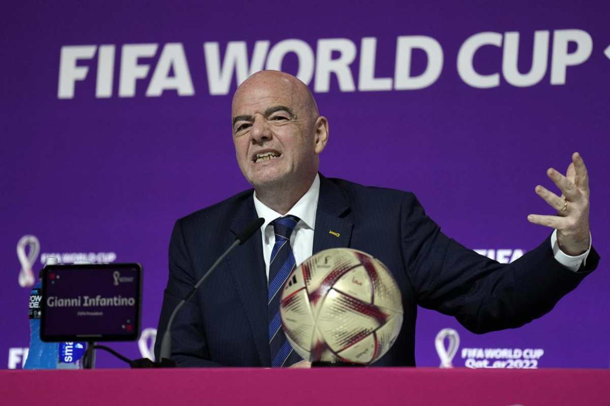 Infantino si difende e attacca l'Italia per la Supercoppa