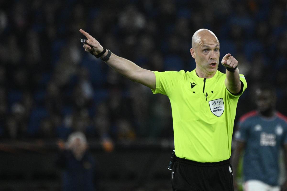 Arbitri rivoluzione Uefa Boban sedia bordo campo