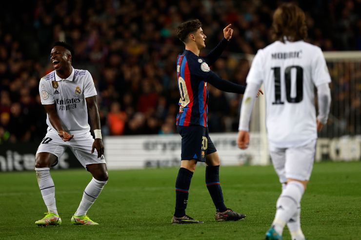 Battibecco tra Gavi e Vinicius durante Barcellona-Real Madrid