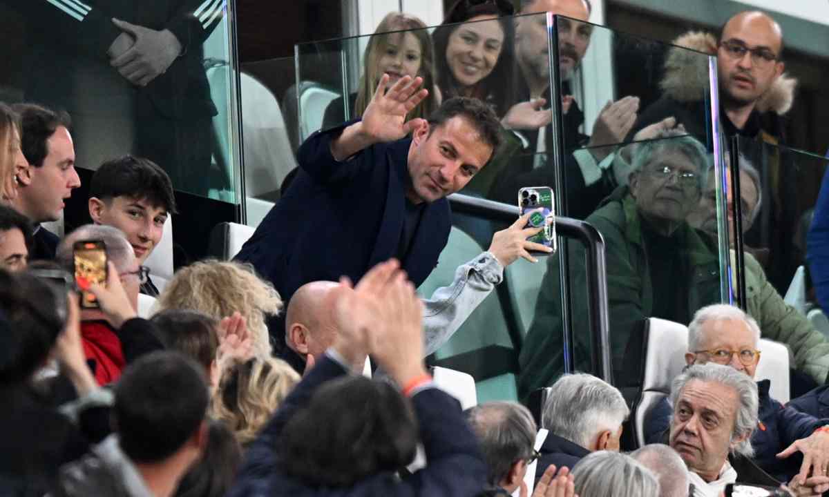 Del Piero torna in società: l'abbraccio della Juve