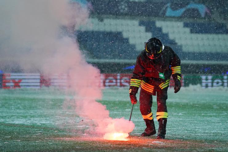 Feyenoord-Ajax, doppia sospensione