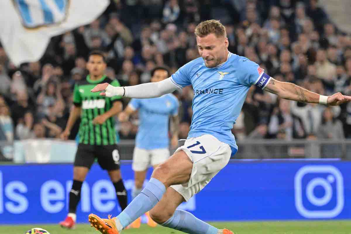 Il VAR prima convalida il gol di Immobile, poi ci ripensa: ecco cosa è successo