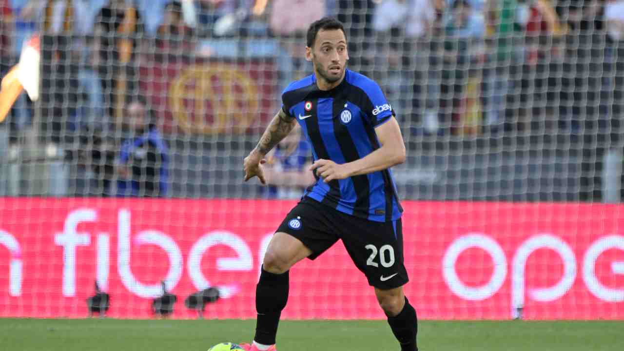 Hakan Calhanoglu centrocampista