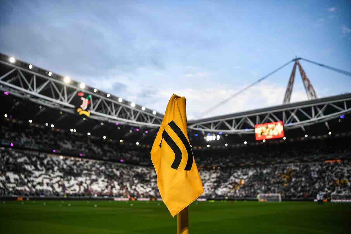 Juventus-Lecce, tifoso colpito in curva