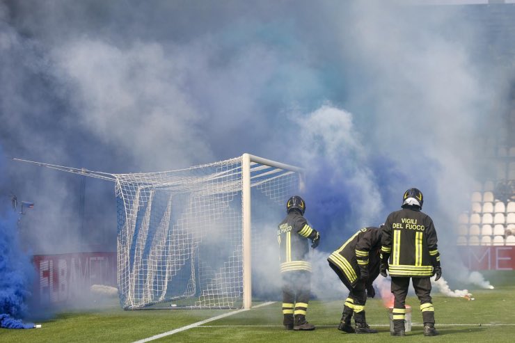 Groningen-Ajax sospesa