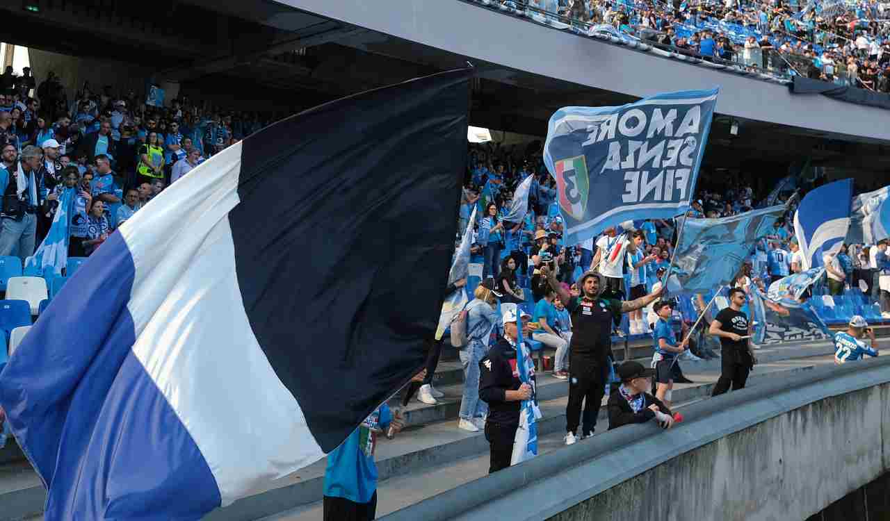 Napoli, fa discutere la coreografia dei tifosi