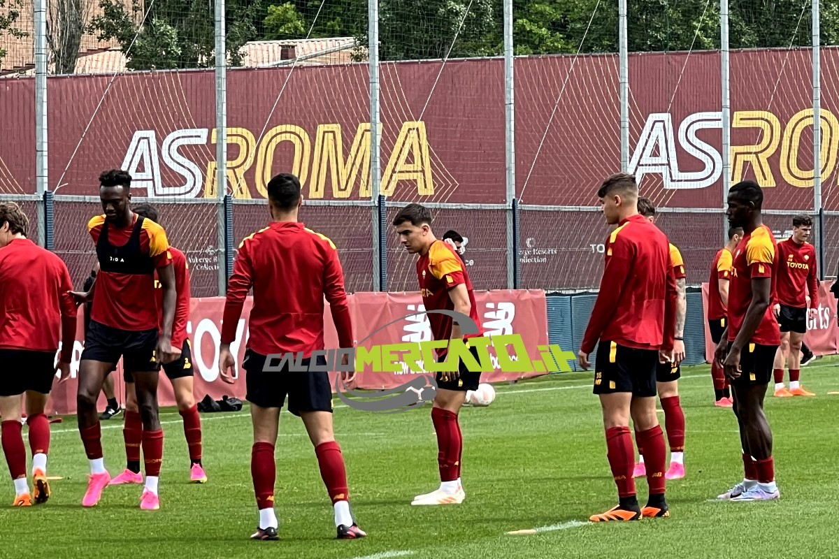 Dybala si allena alla vigilia di Roma-Bayer Leverkusen