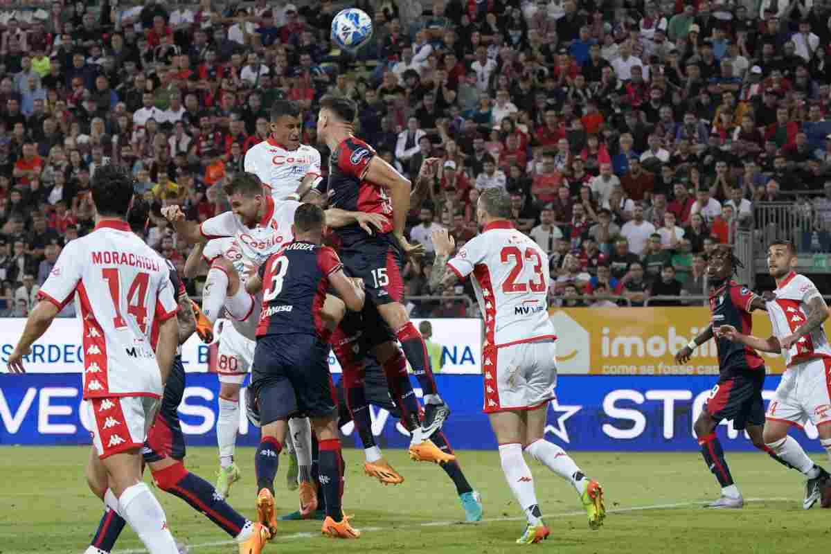 Cagliari-Bari, Bellomo a terra colpito da un oggetto