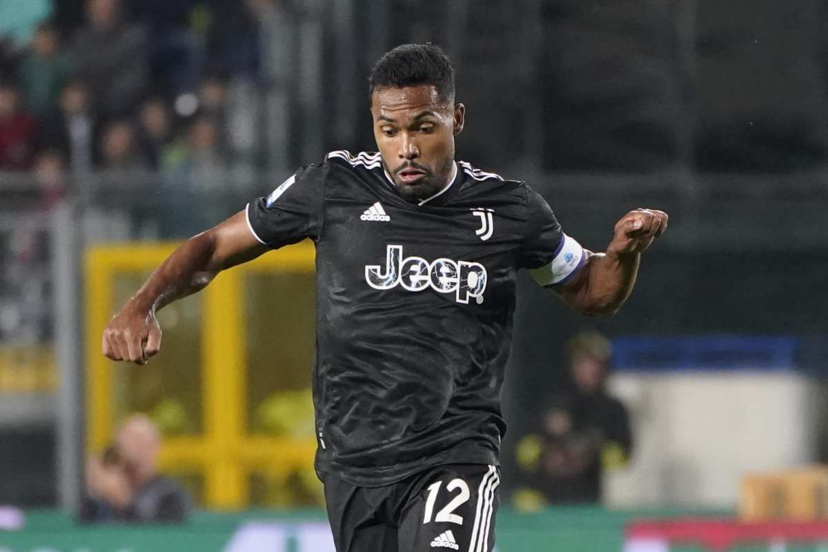 Calciomercato Juventus Giuntoli no risoluzione Alex Sandro 