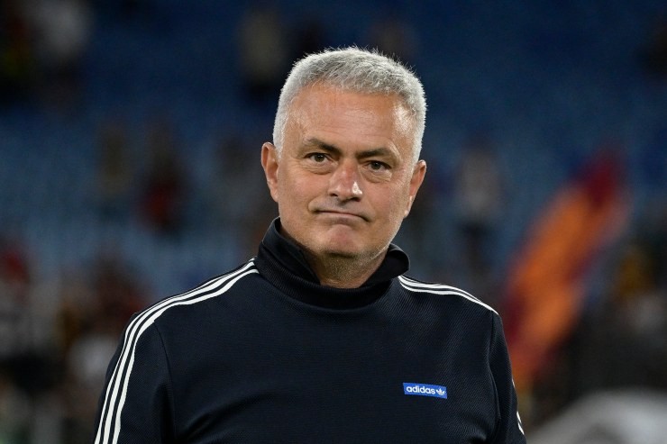 Mourinho accenna un sorriso