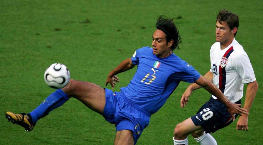 Nesta in un'azione di gioco ai Mondiali 2006 in Germania