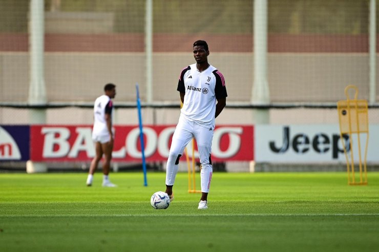 Pogba in allenamento alla Continassa