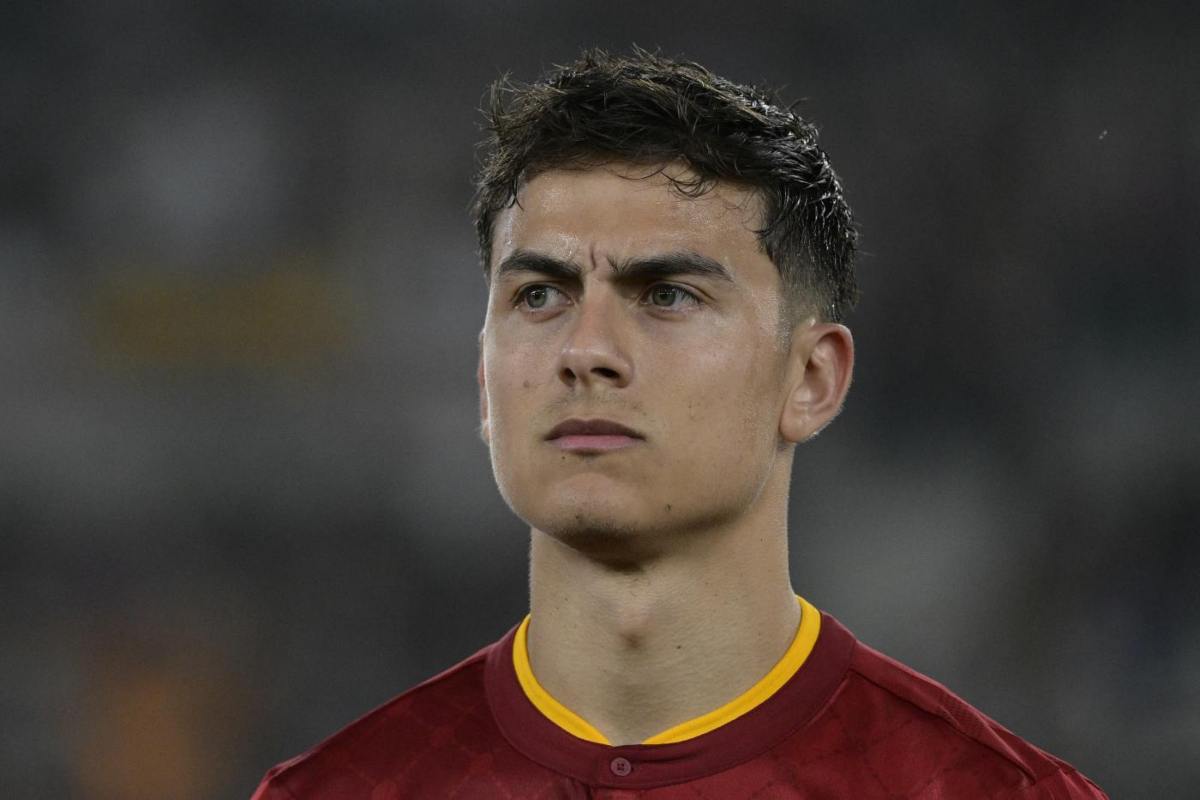 Dybala con la maglia della Roma