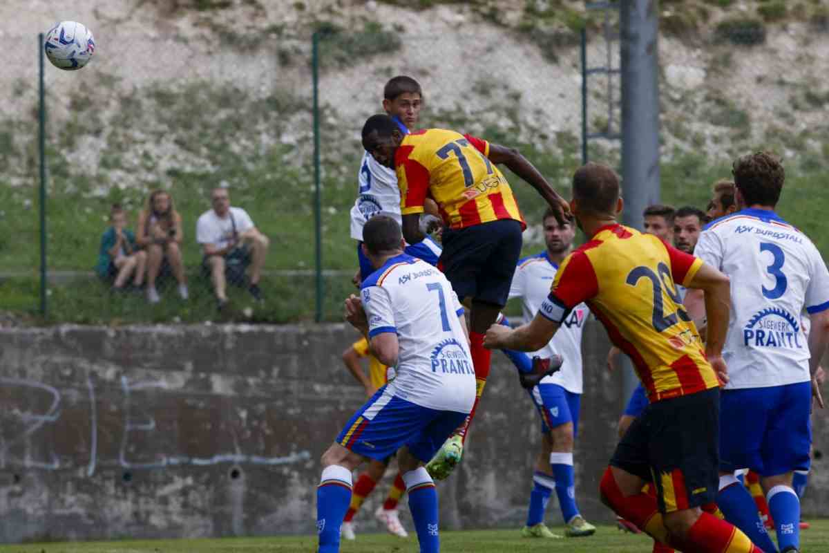 Lecce, infortunio alla spalla per Venuti