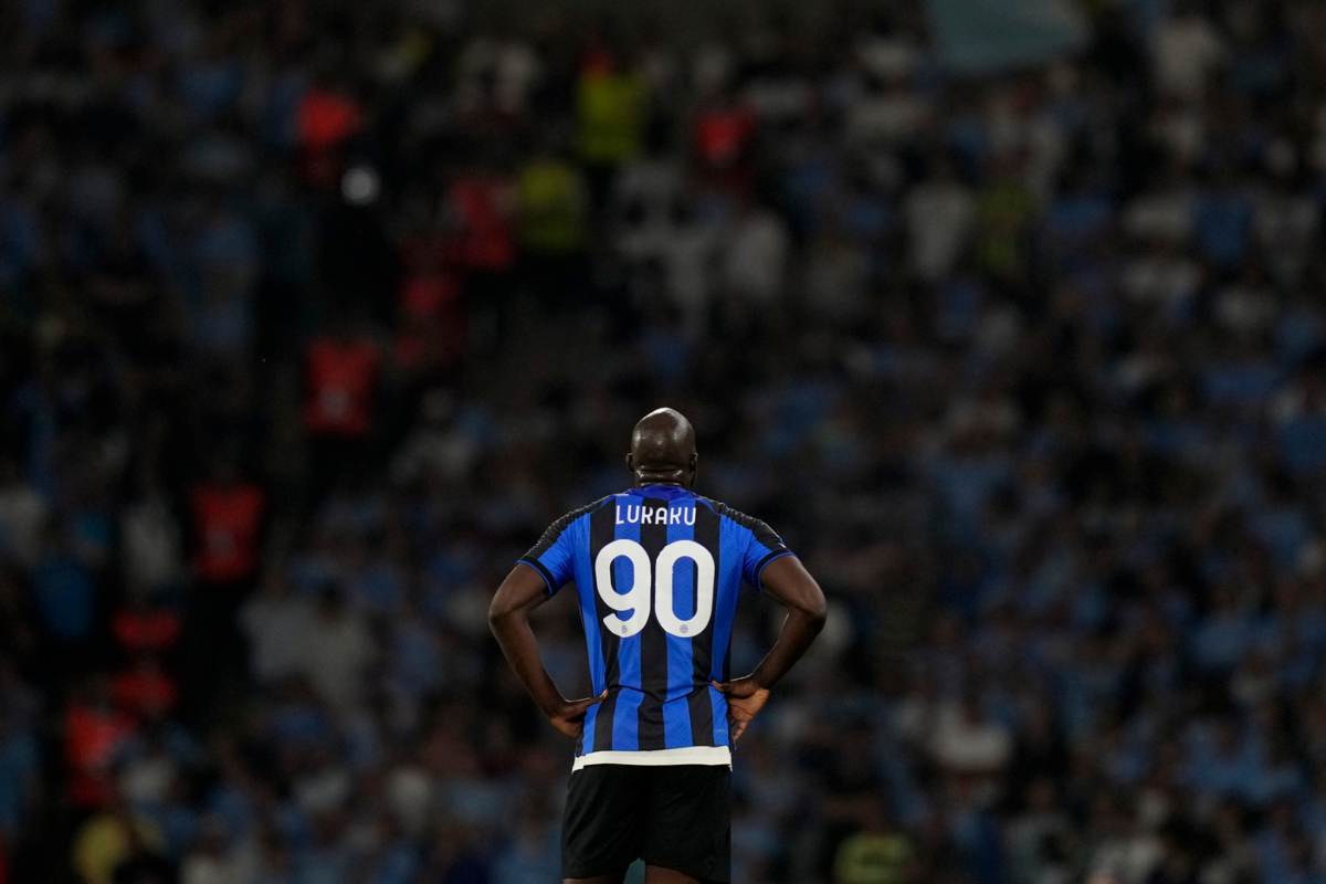 Lukaku sconsolato di spalle durante Manchester City-Inter