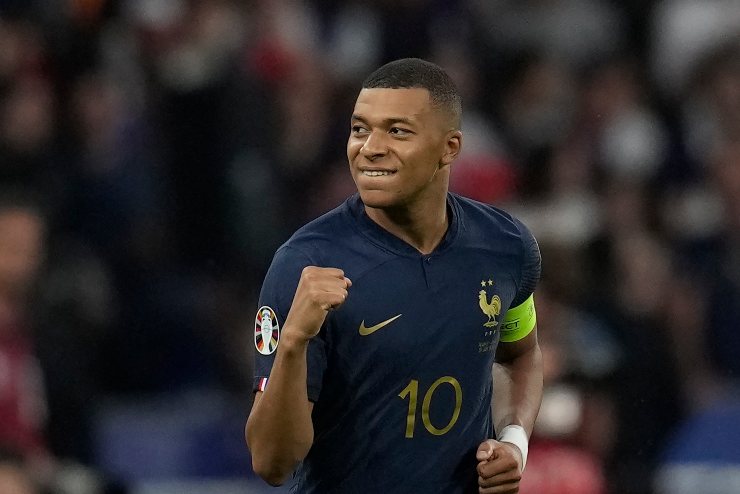 Mbappé, due squadre di Premier piombano sul francese