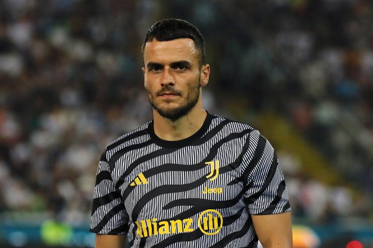 Kostic con la maglia di allenamento