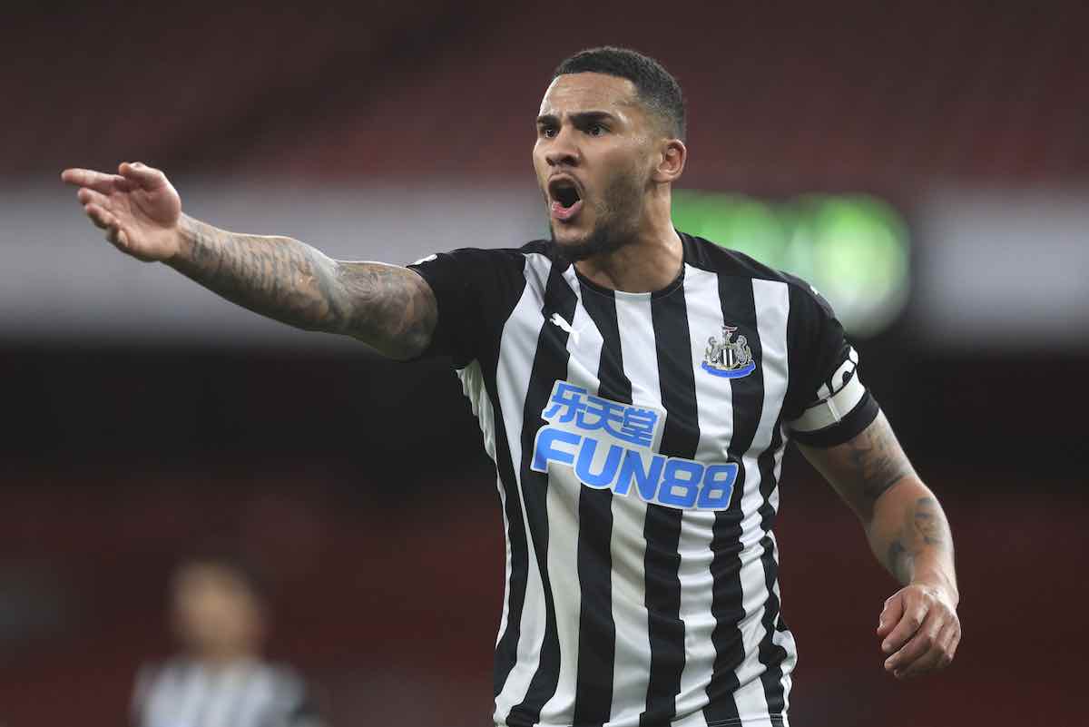 Lascelles aggredito a Newcastle