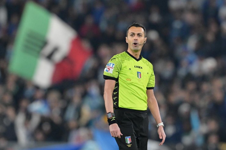 L'arbitro Di Bello in azione