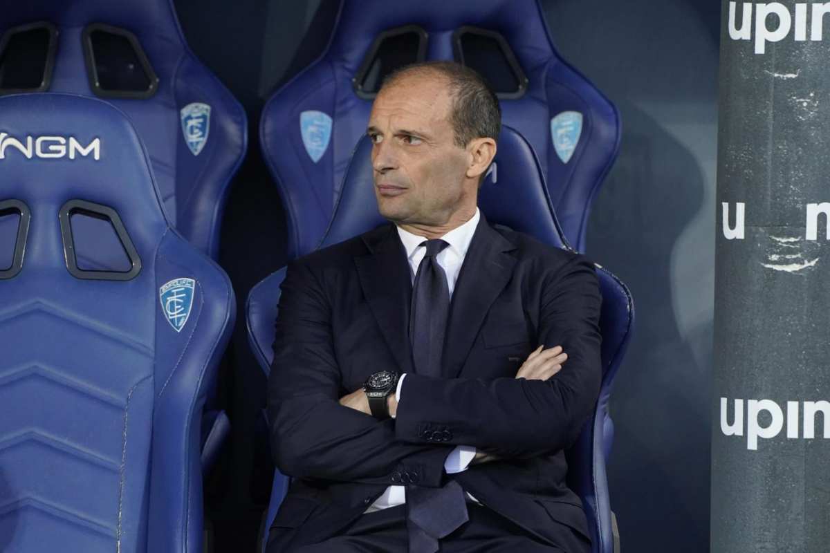 Allegri seduto in panchina