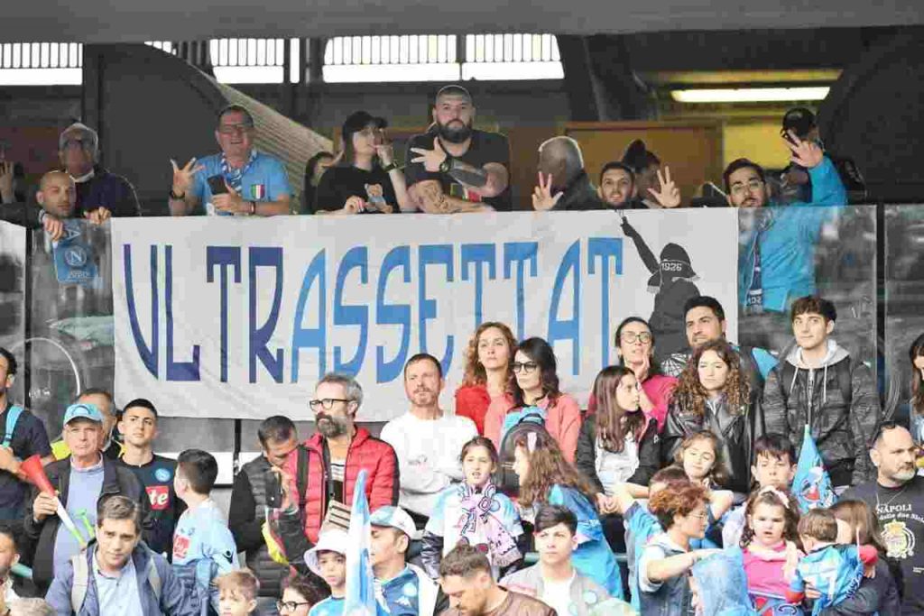 Tifosi del Napoli allo stadio Maradona