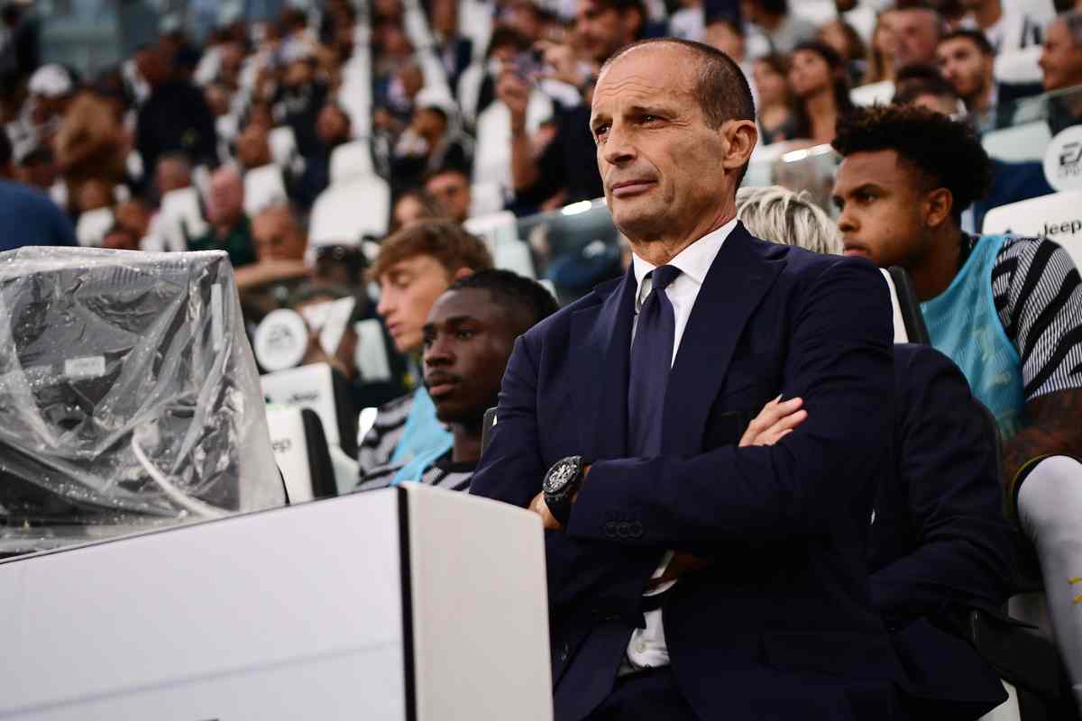 Allegri con le braccia incrociate