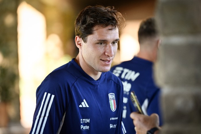 Federico Chiesa con la divisa dell'Italia