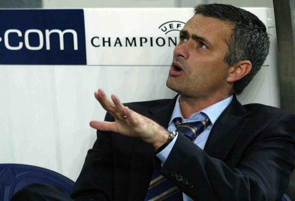 José Mourinho ai tempi della prima stagione sulla panchina del Chelsea, la 2004-2005