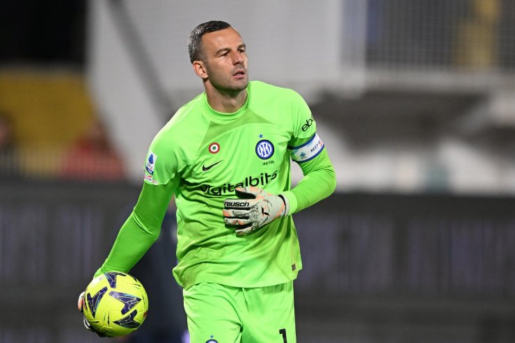 Handanovic rimette il pallone in gioco