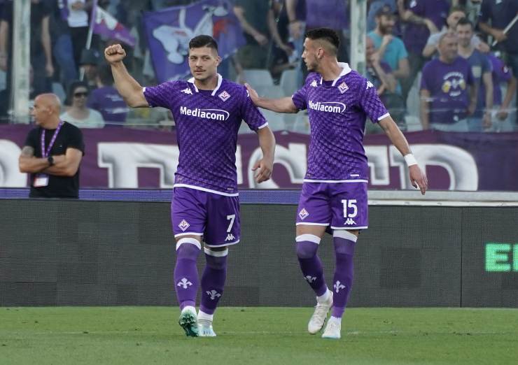 Jovic esulta con la Fiorentina