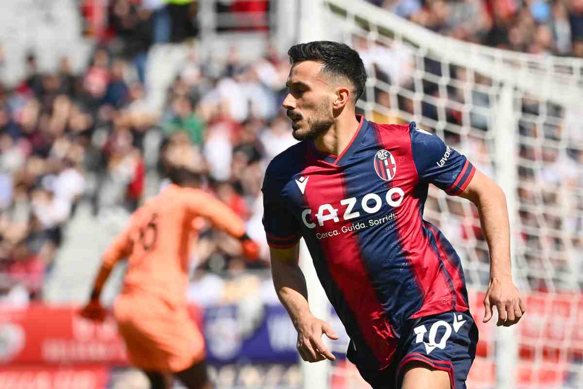 Nicola Sansone esulta con il Bologna