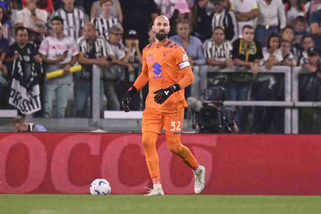 Il portiere serbo in azione