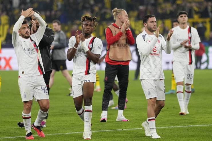 I giocatori del Milan dopo la sfida col Borussia