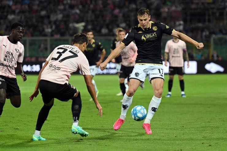 Palermo Spezia, oggetti in campo