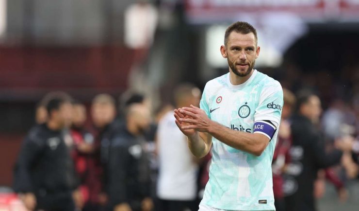 Inter, parla l'agente di Stefan De Vrij