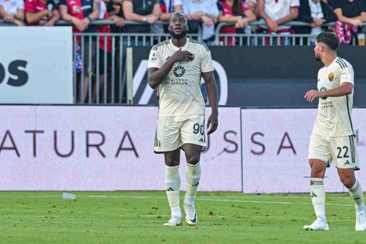 Lukaku esulta con la mano sul petto