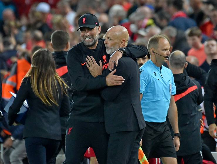 pioli e klopp si abbracciano