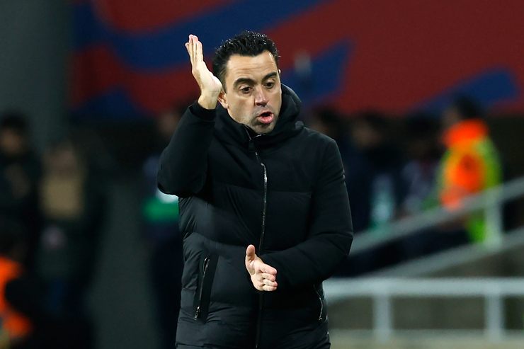 Xavi duro contro il Barcellona