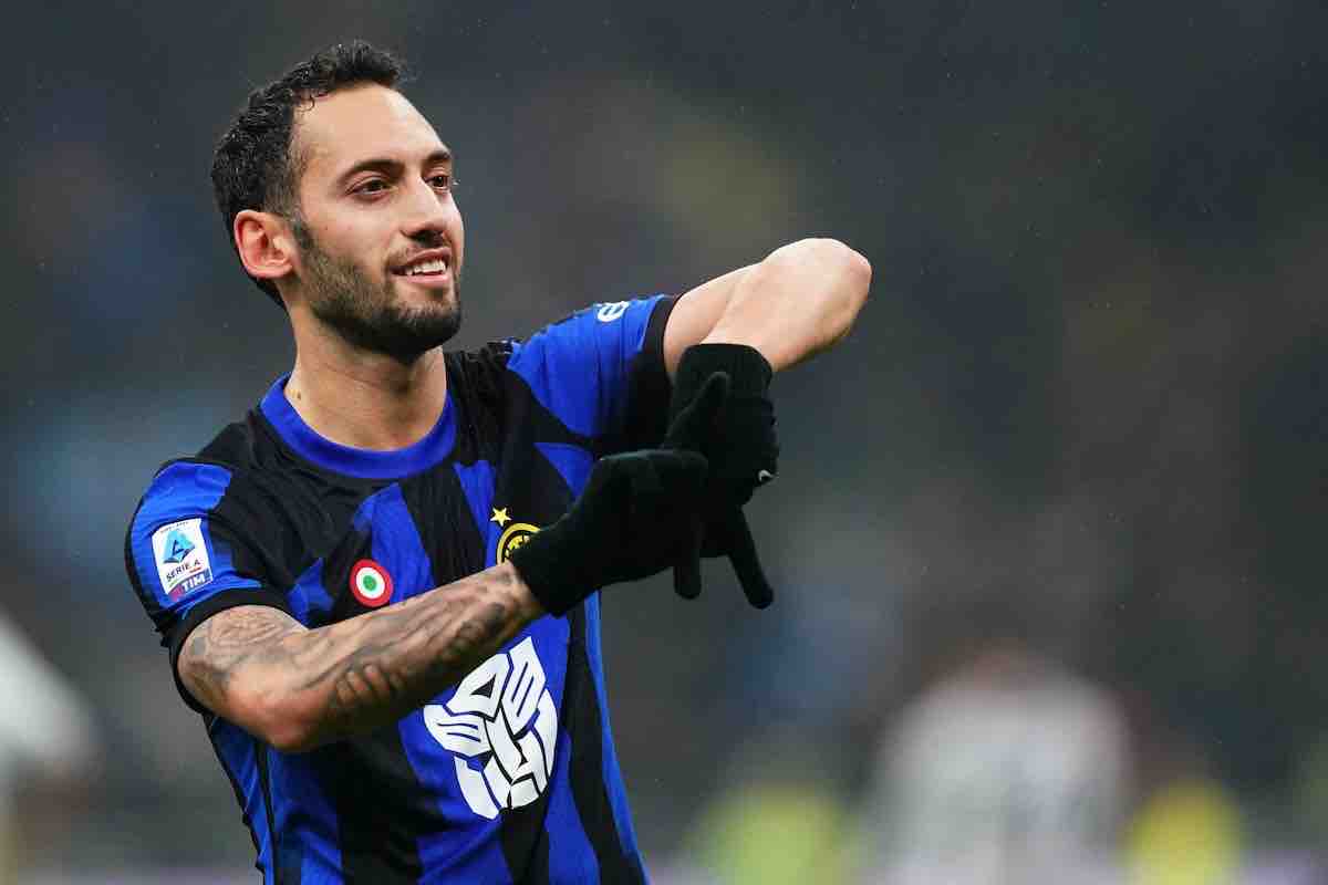 Calhanoglu: "Ho rifiutato maxi-offerte per restare"