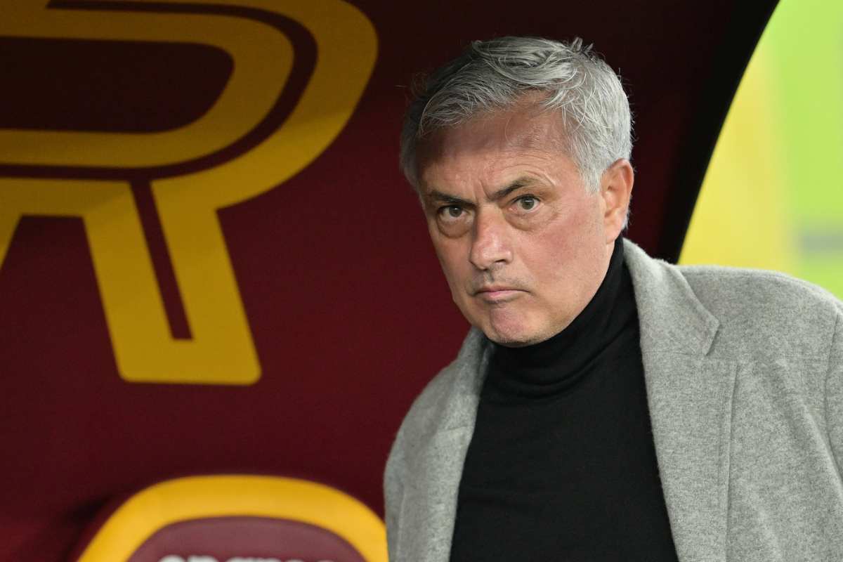 Lo sguardo di Mourinho in panchina