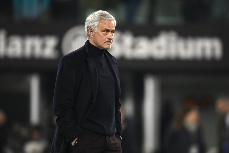 José Mourinho passeggia allo Stadium