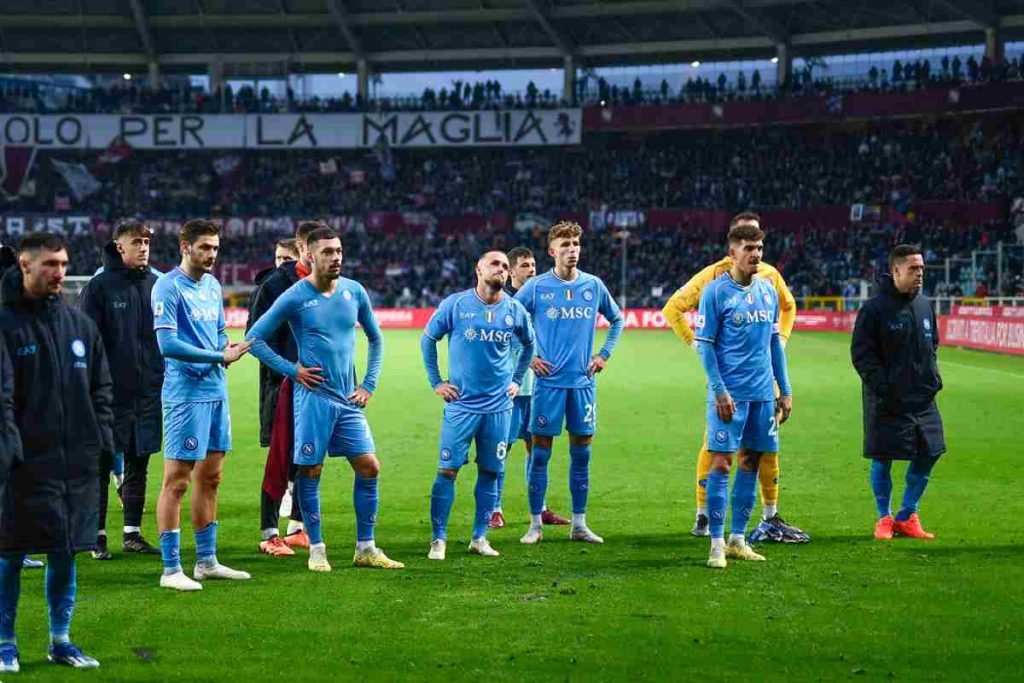 Napoli silenzio dopo il ritiro