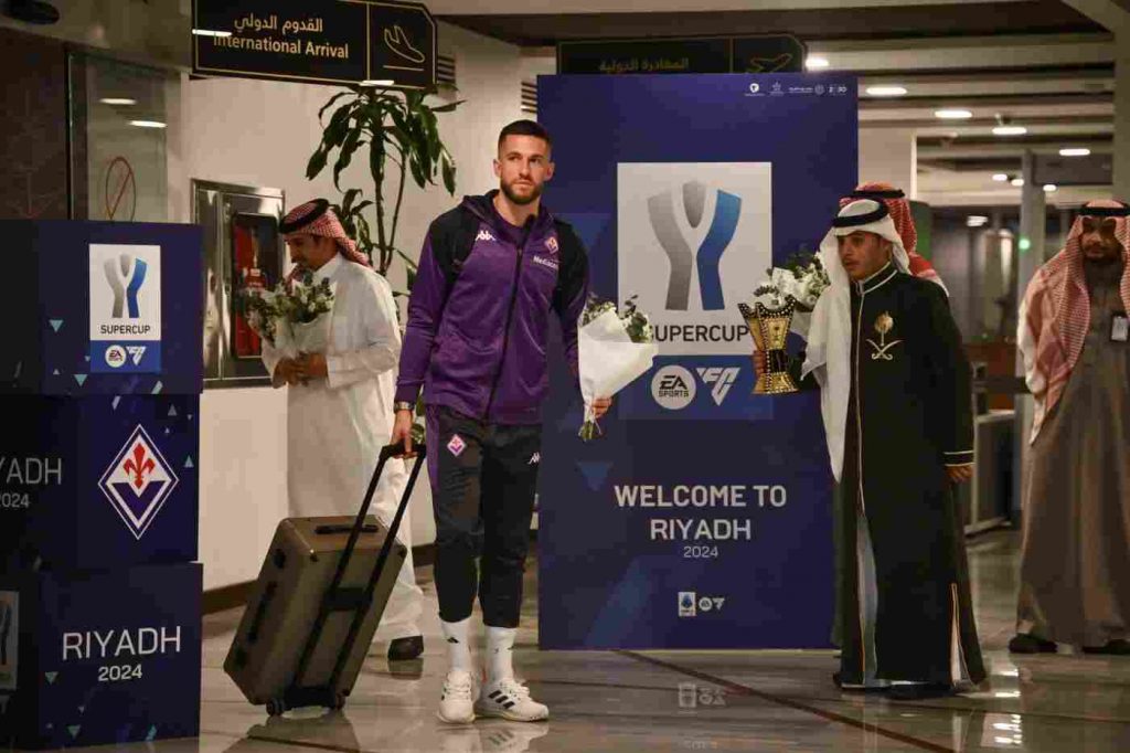 L'arrivo della Fiorentina a Riad