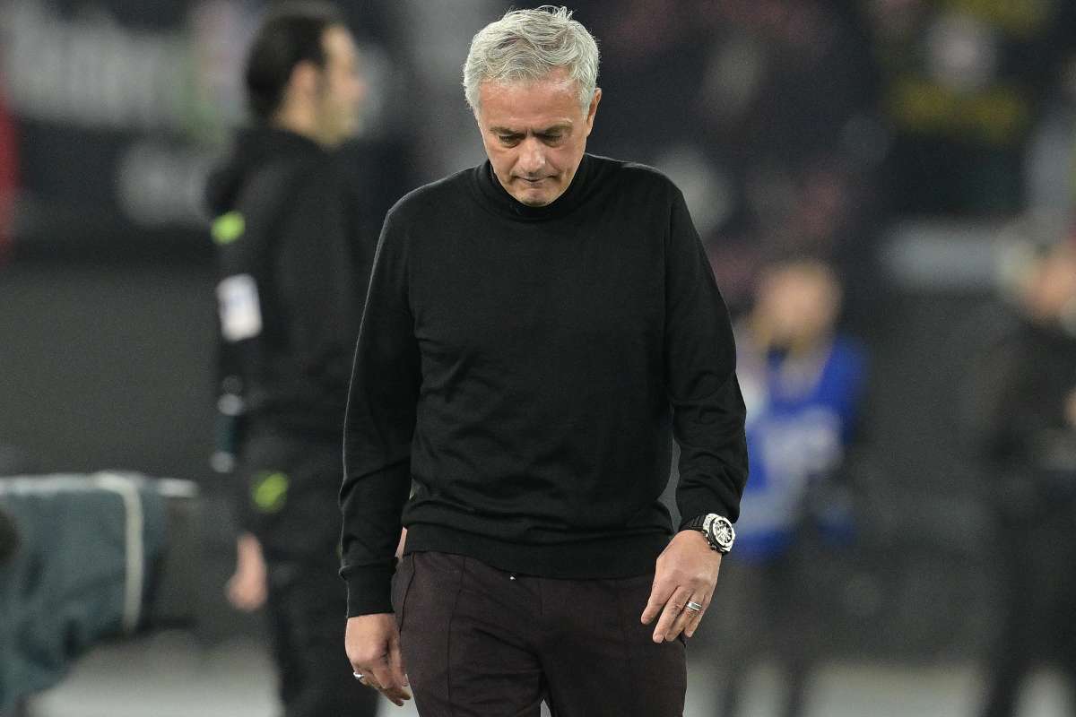 José Mourinho esonerato